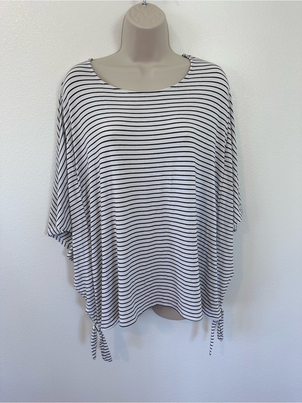 Avenue Women’s Black & White Striped Tie-Hem Top